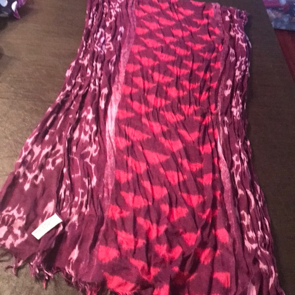 Assorted AE scarves - Picture 5 of 5